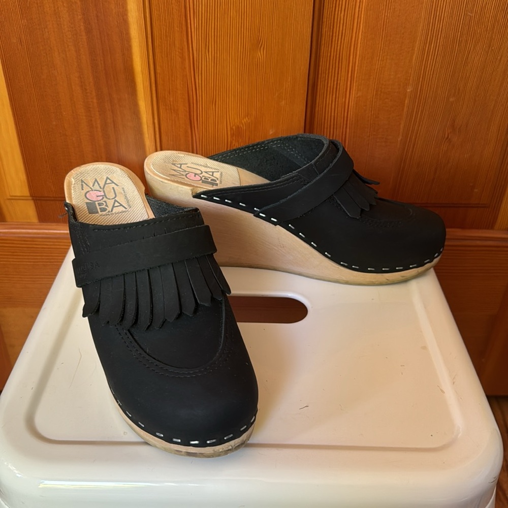 Maguba clogs